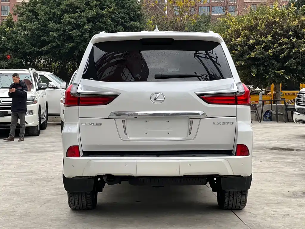 Lexus LX 2019