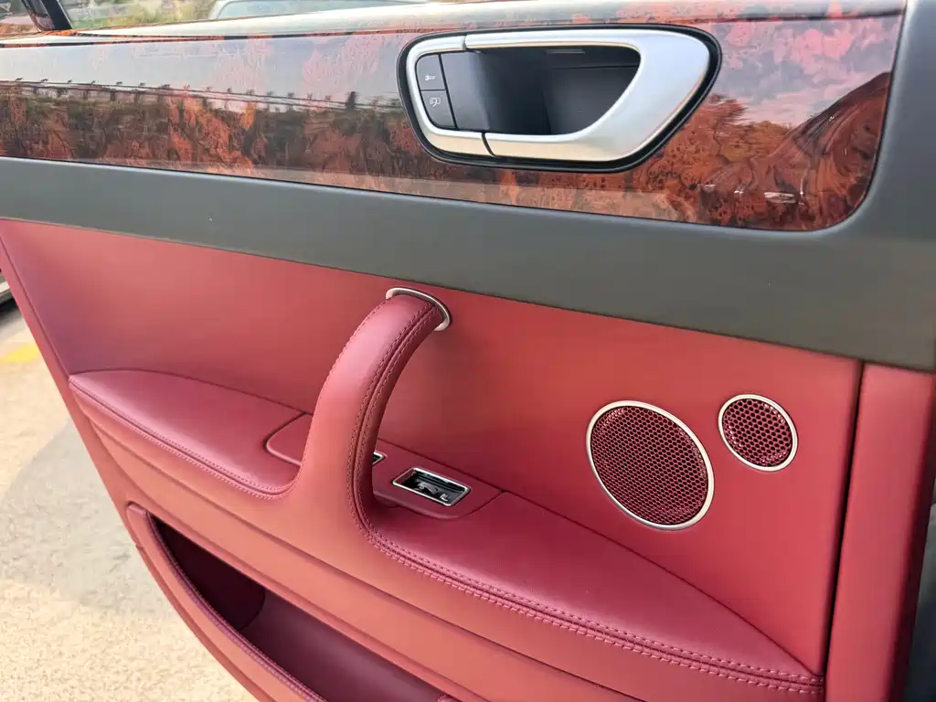 Bentley Flying Spur 2010 — фото 17
