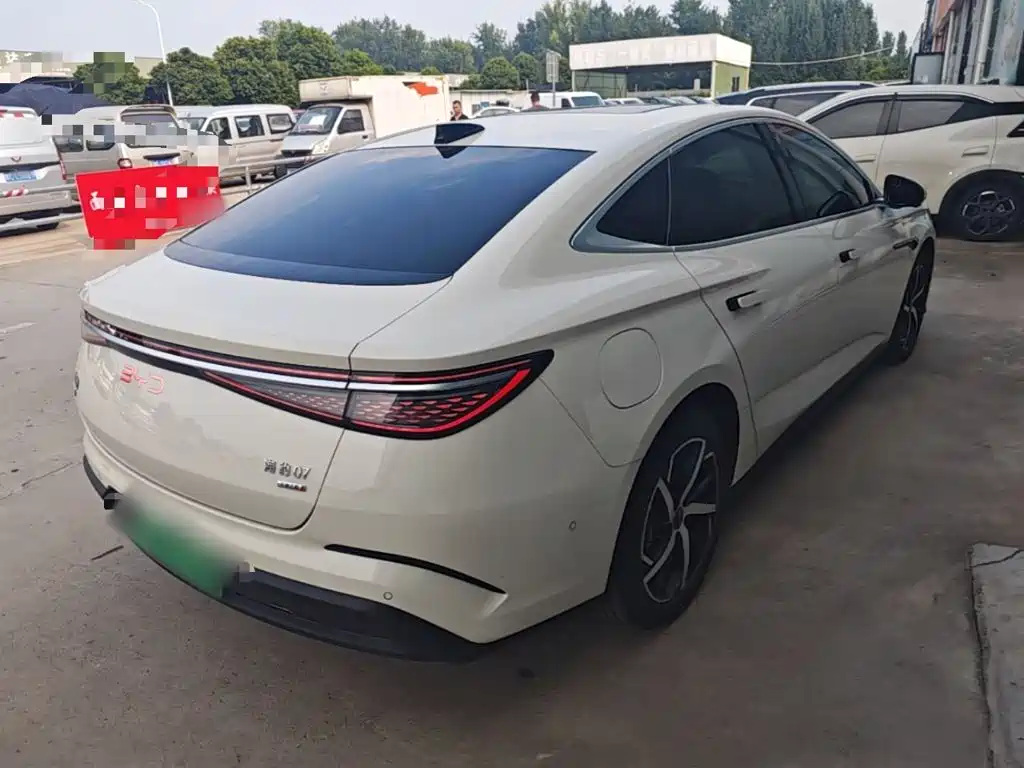BYD Seal 07 DM-i 2025 — фото 7