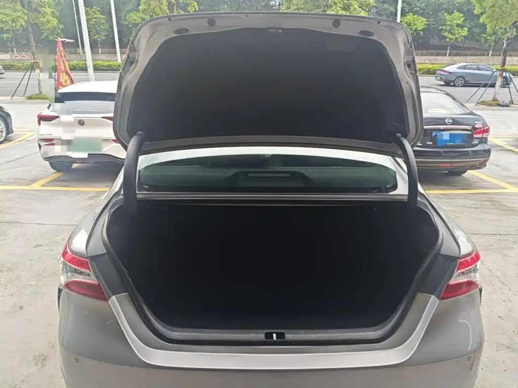 Toyota Camry 2022 — фото 19