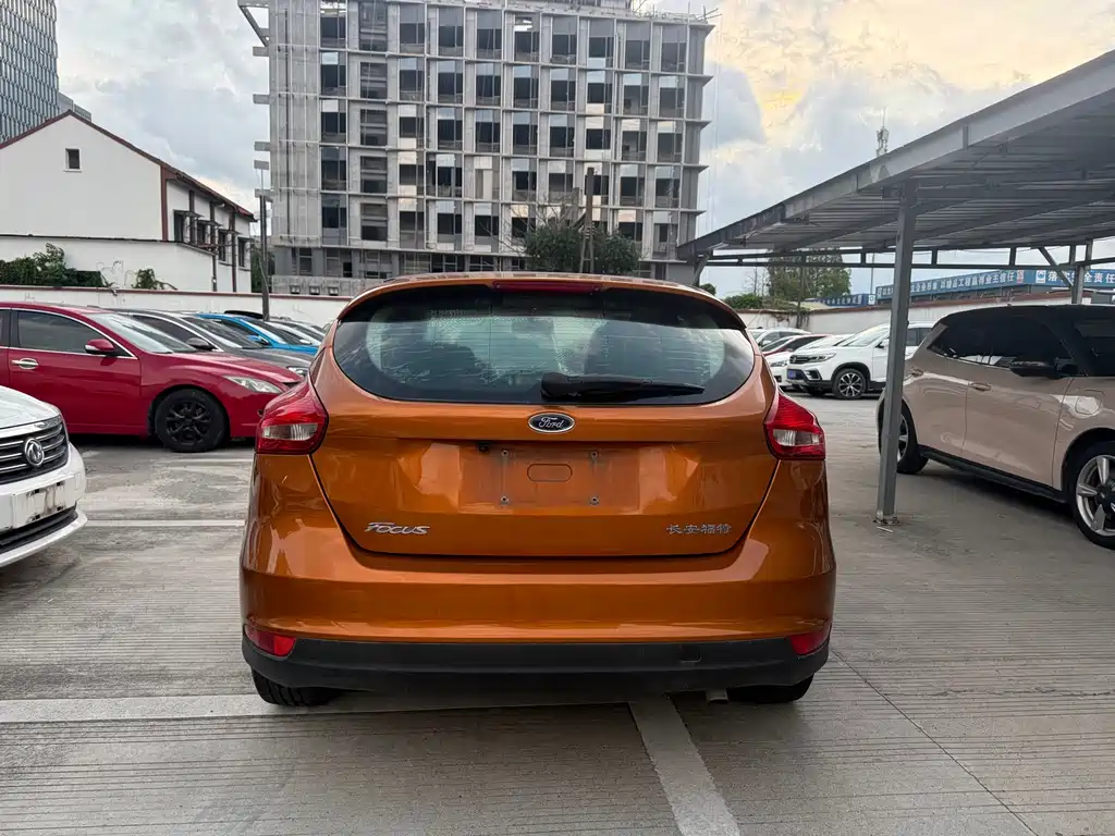 Ford Focus 2015 — фото 11