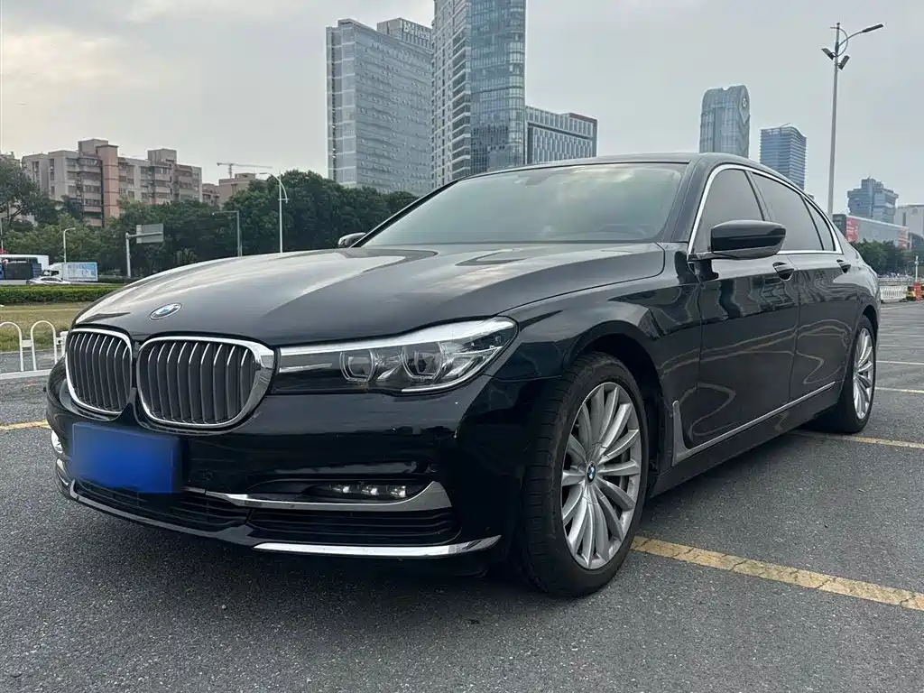 BMW 7 Series 2018 — фото 28