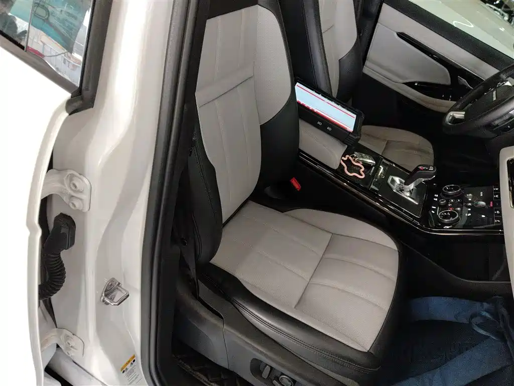 Land Rover Evoque 2021 — фото 17