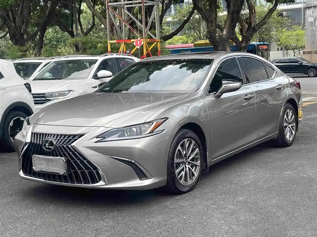 Lexus ES 2024 — фото 1