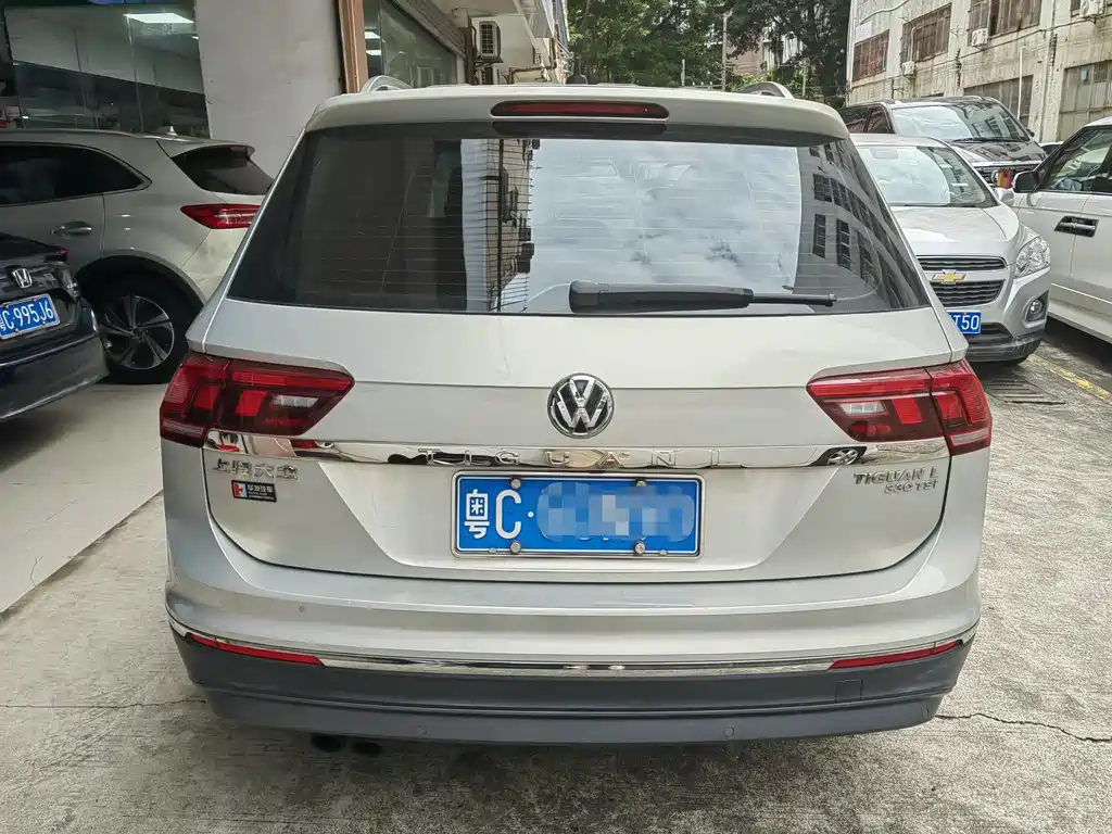 Volkswagen Tiguan L 2017 — фото 9