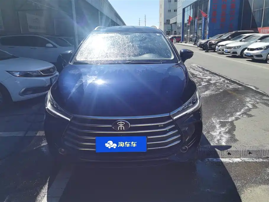 BYD MAX 2018