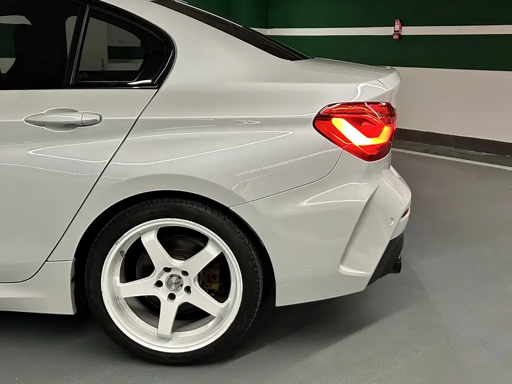 BMW 1 Series 2022 — фото 16
