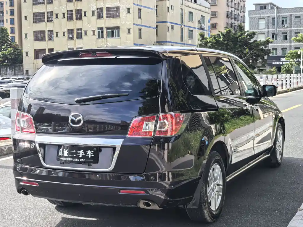 Mazda 8 2015