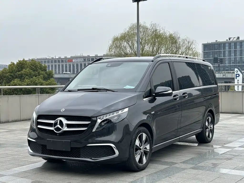 Mercedes-Benz V-Class 2023 — фото 1