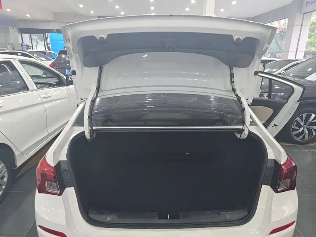 Buick Excelle 2018 — фото 19