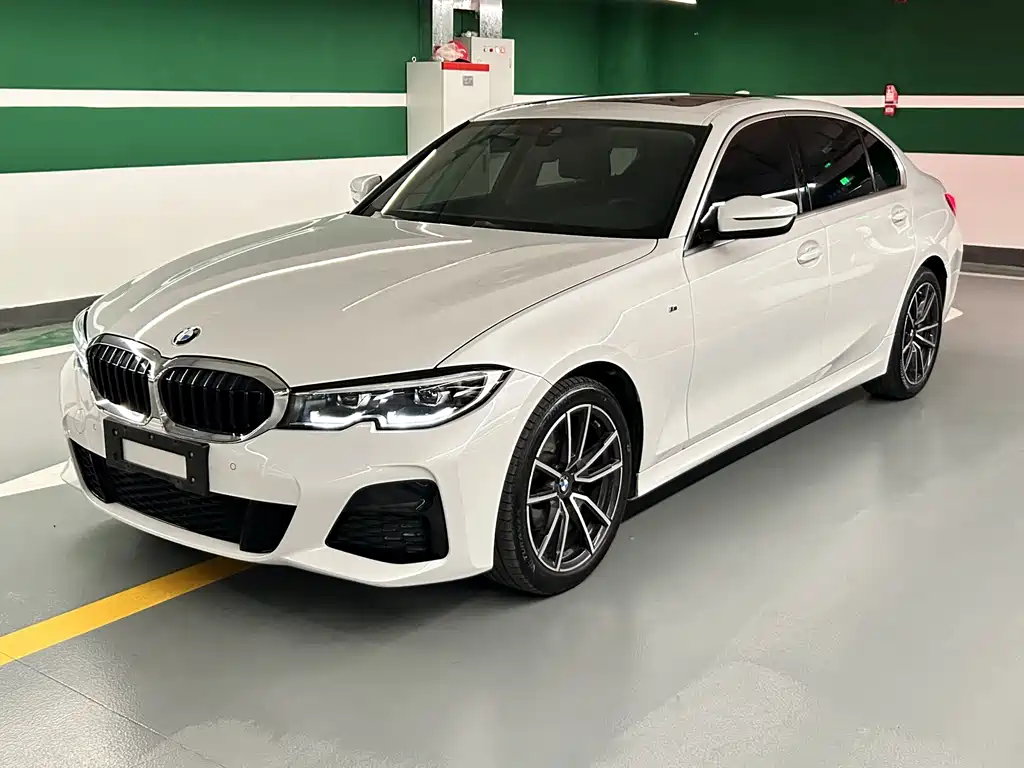 BMW 3 Series 2022 — фото 1