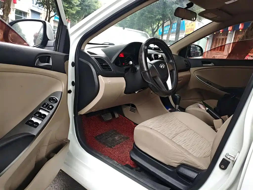 Hyundai Verna 2017 — фото 14