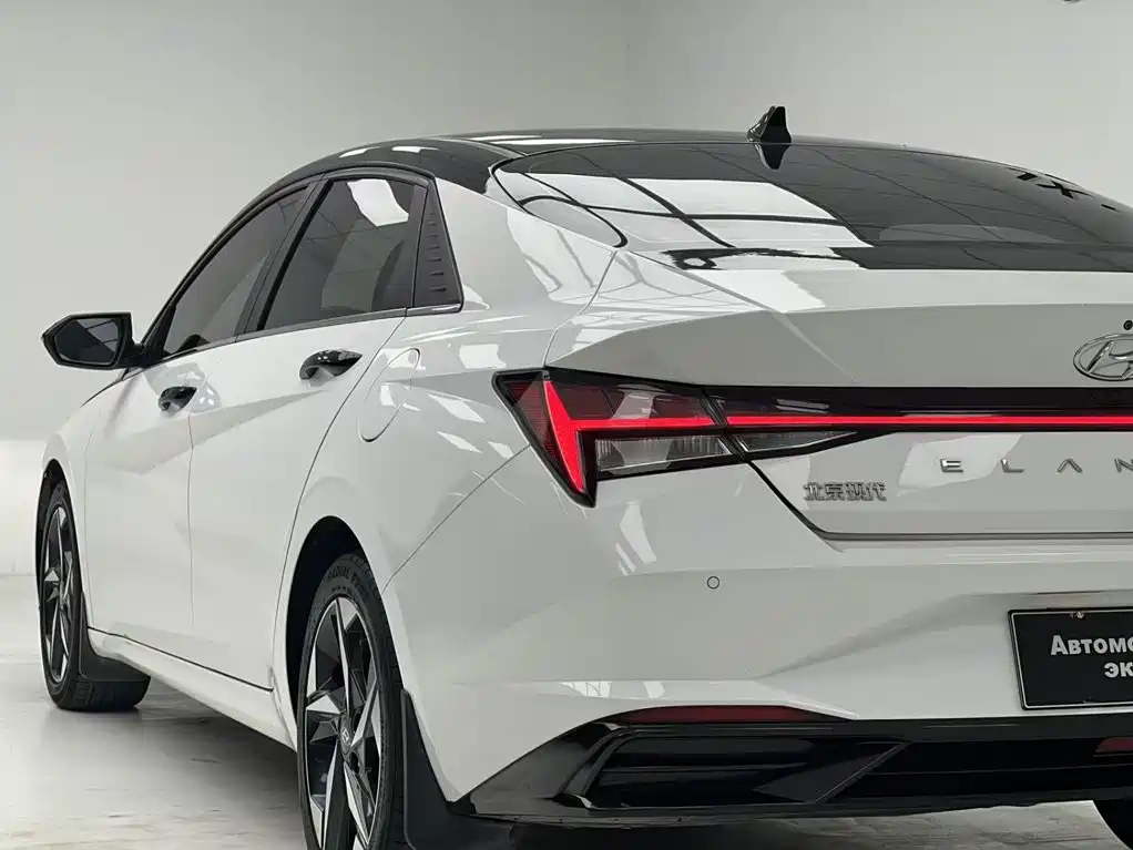 Hyundai Elantra 2022