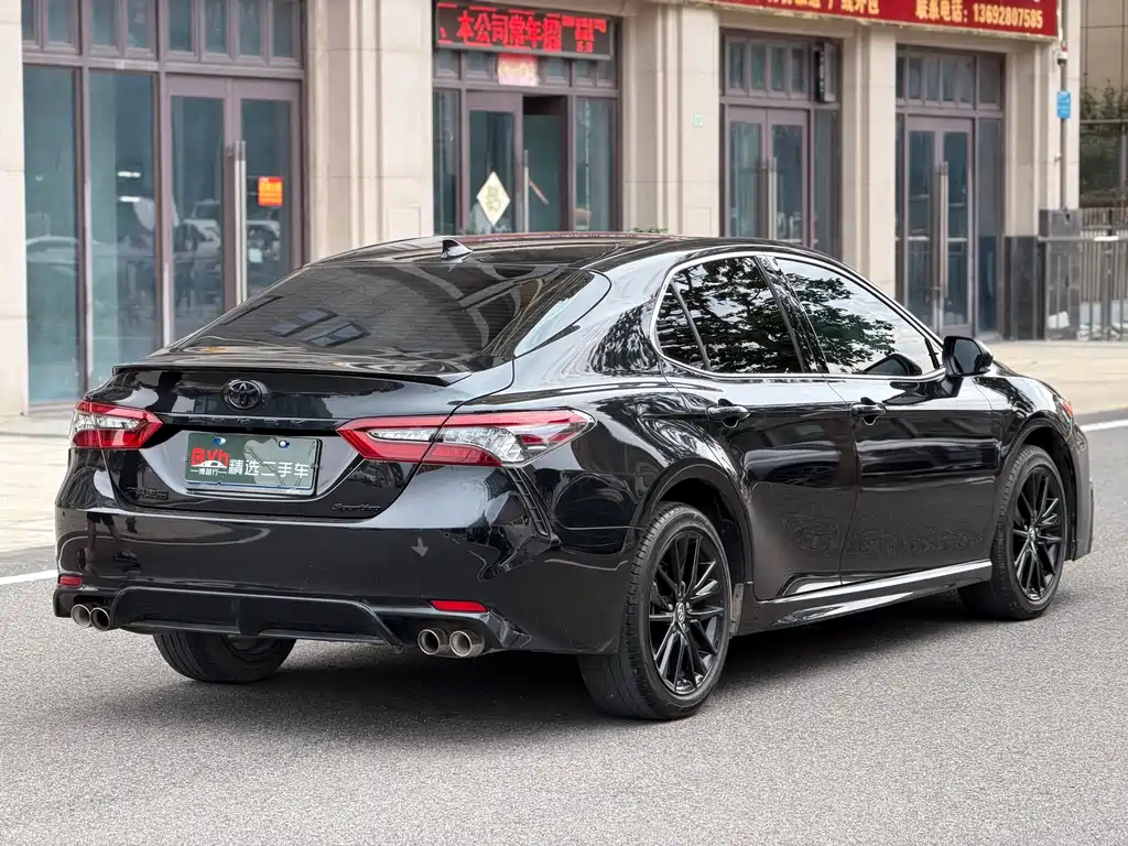 Toyota Camry 2023 — фото 7
