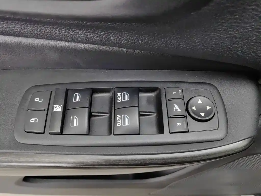 Jeep Cherokee 2016 — фото 9