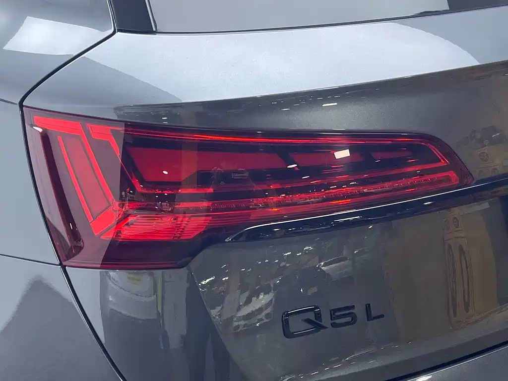 Audi Q5L 2023 — фото 12