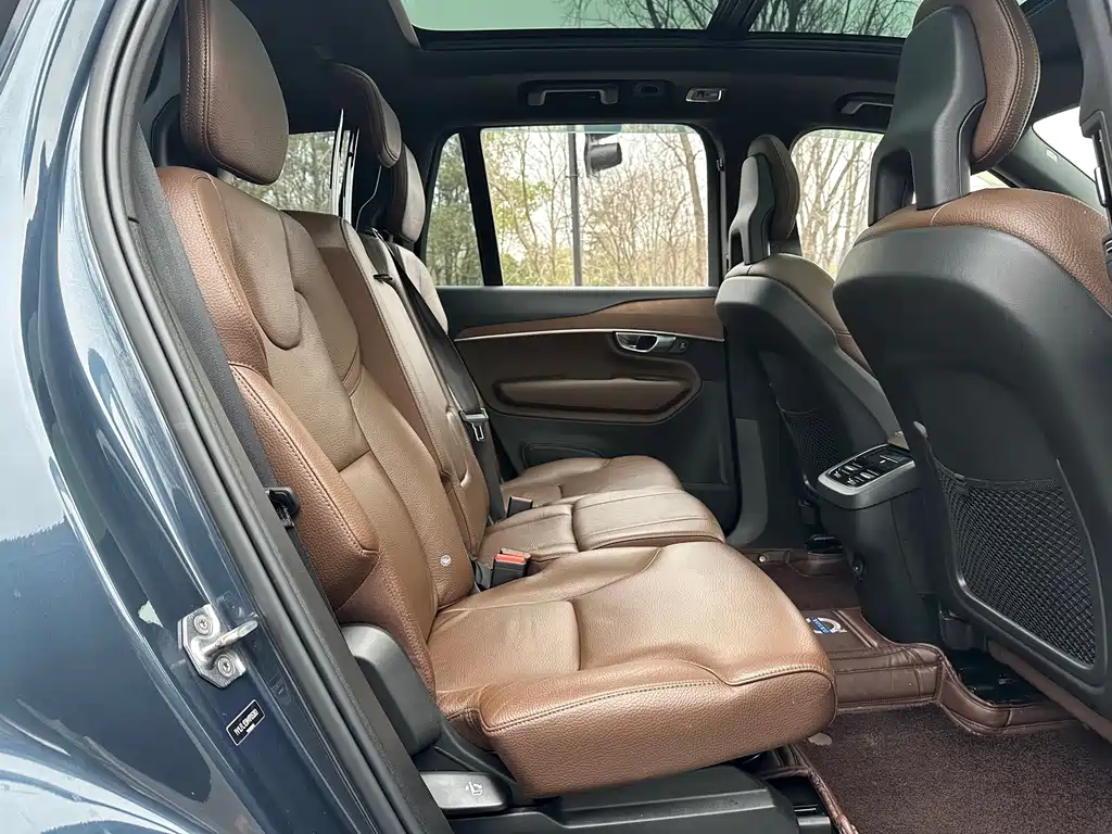 Volvo XC90 2021 — фото 23