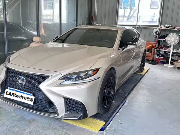 Lexus LS 2018