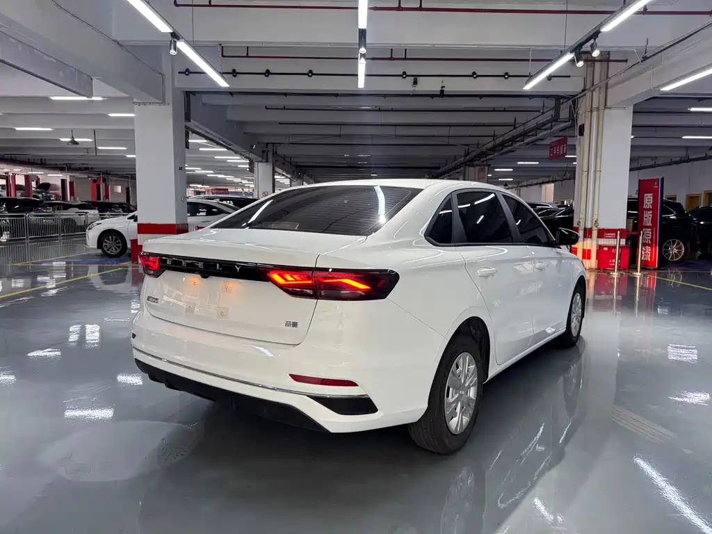 Geely Emgrand 2025