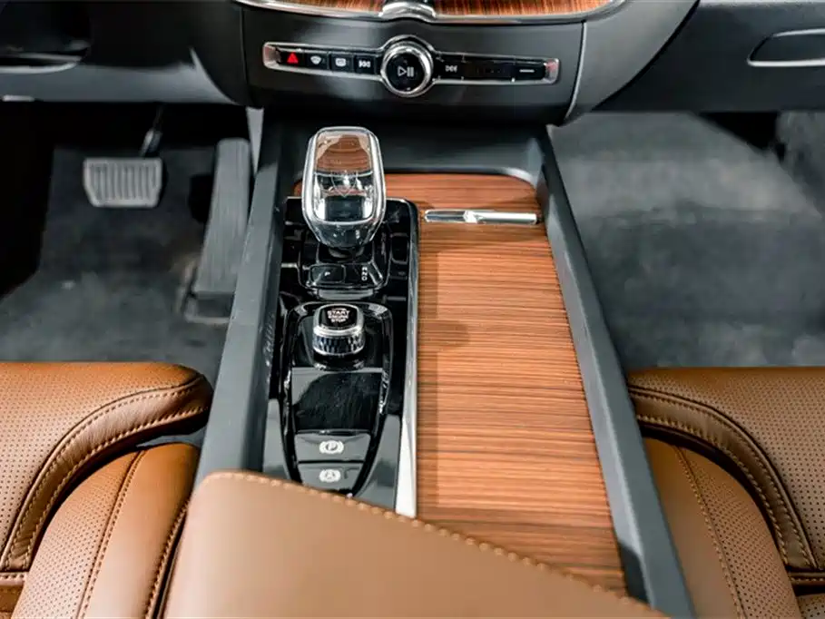Volvo XC60 PHEV 2025 — фото 16