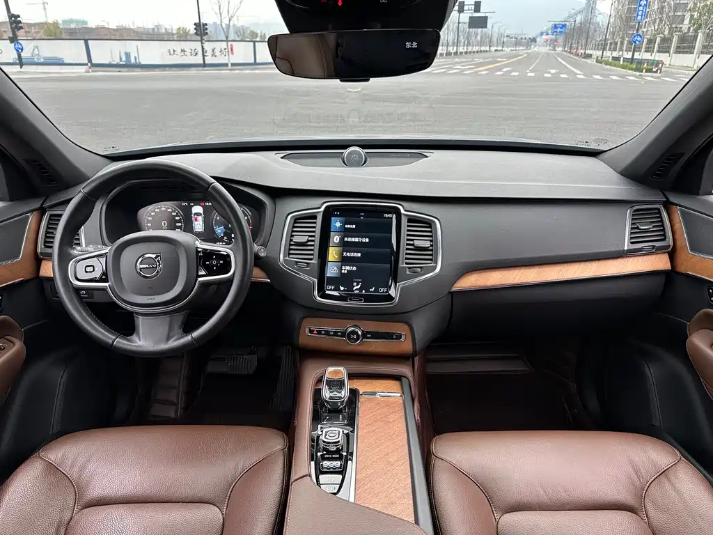 Volvo XC90 2021 — фото 10