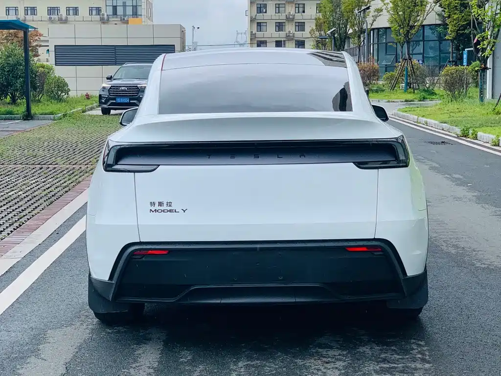 Tesla Model Y 2026 — фото 5