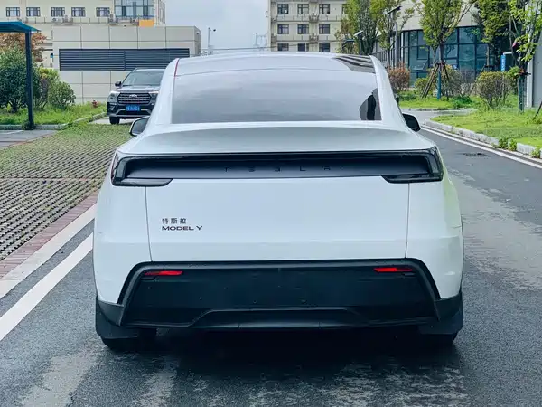 Tesla Model Y 2026