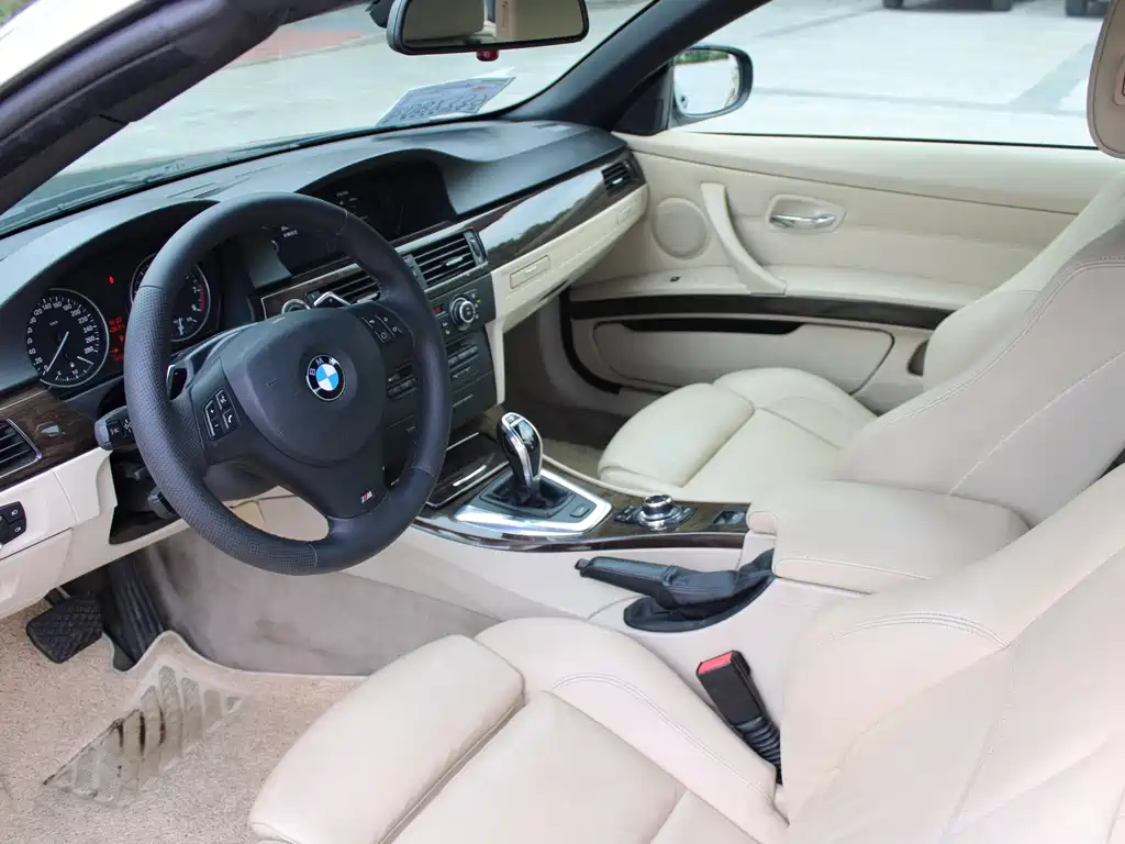 BMW 3 Series 2010 — фото 18