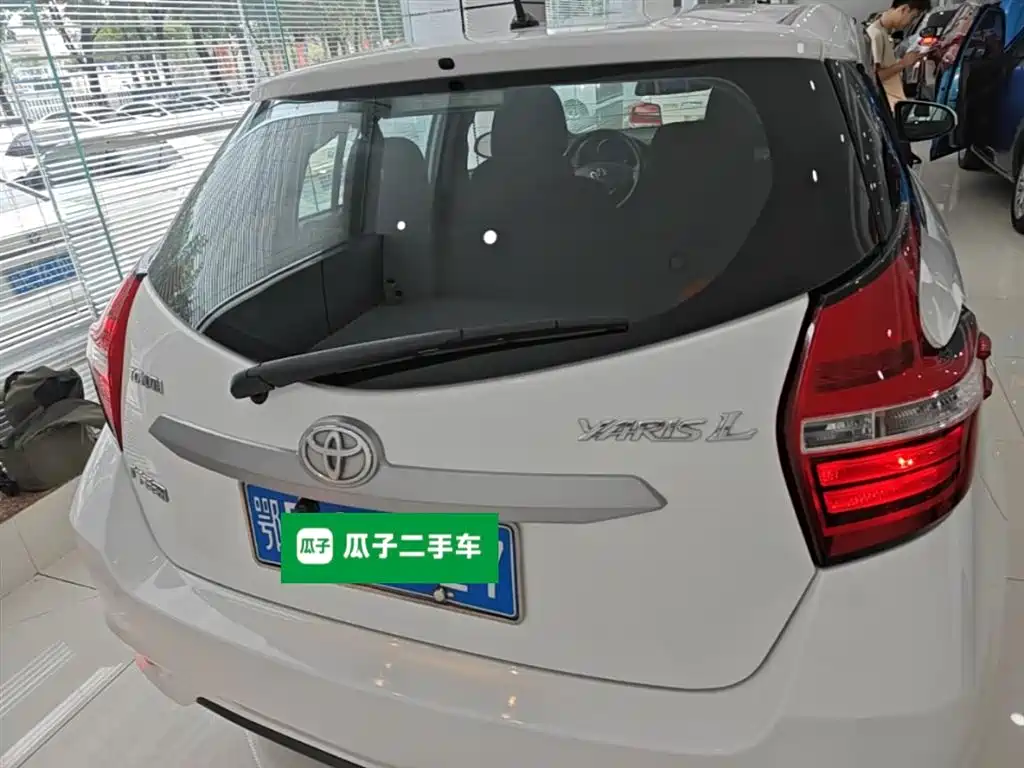 Toyota Yaris L 2017 — фото 6