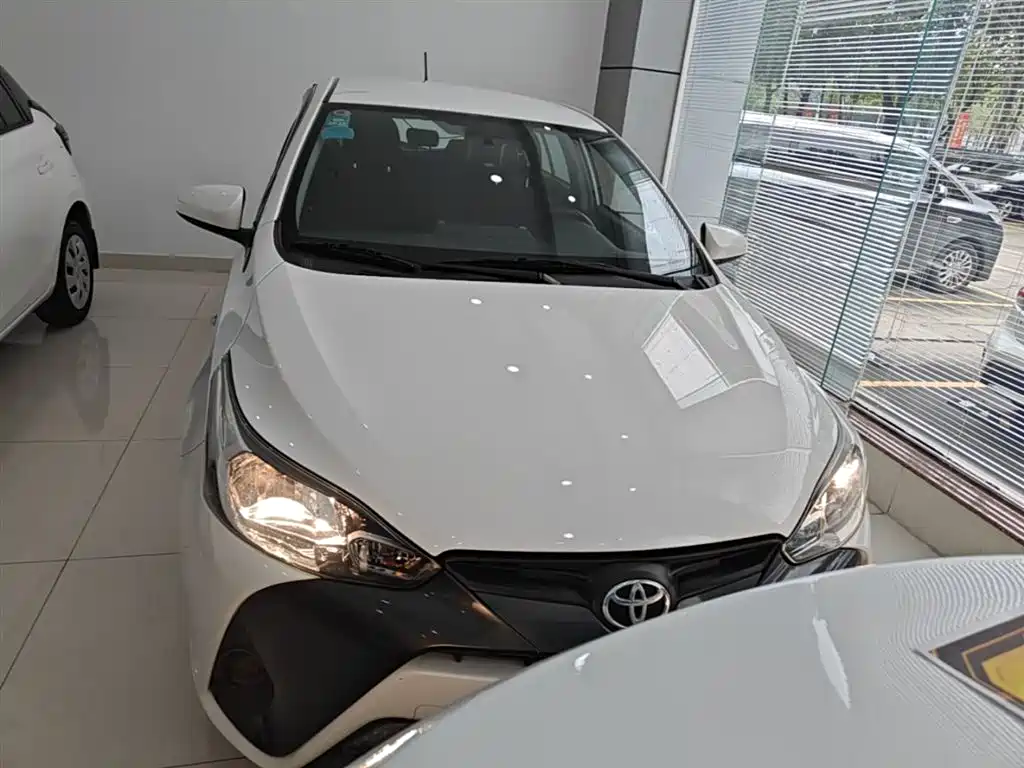 Toyota Yaris L 2017 — фото 3