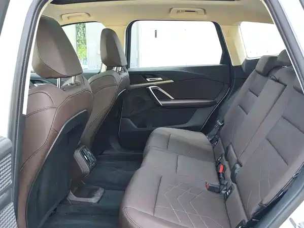 BMW iX1 2025