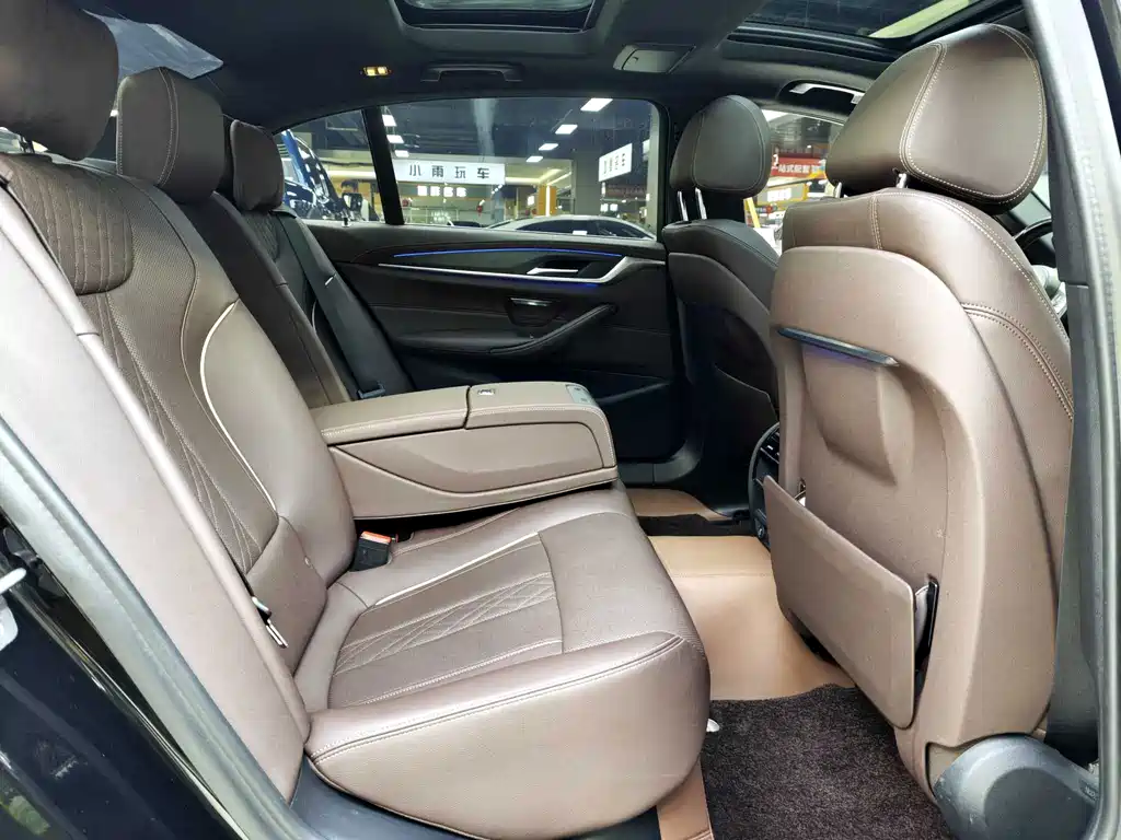 BMW 5 Series 2023 — фото 14