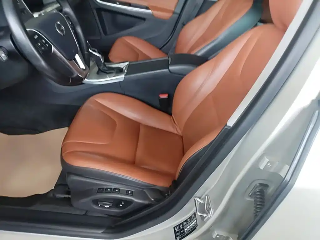 Volvo S60 2019 — фото 15
