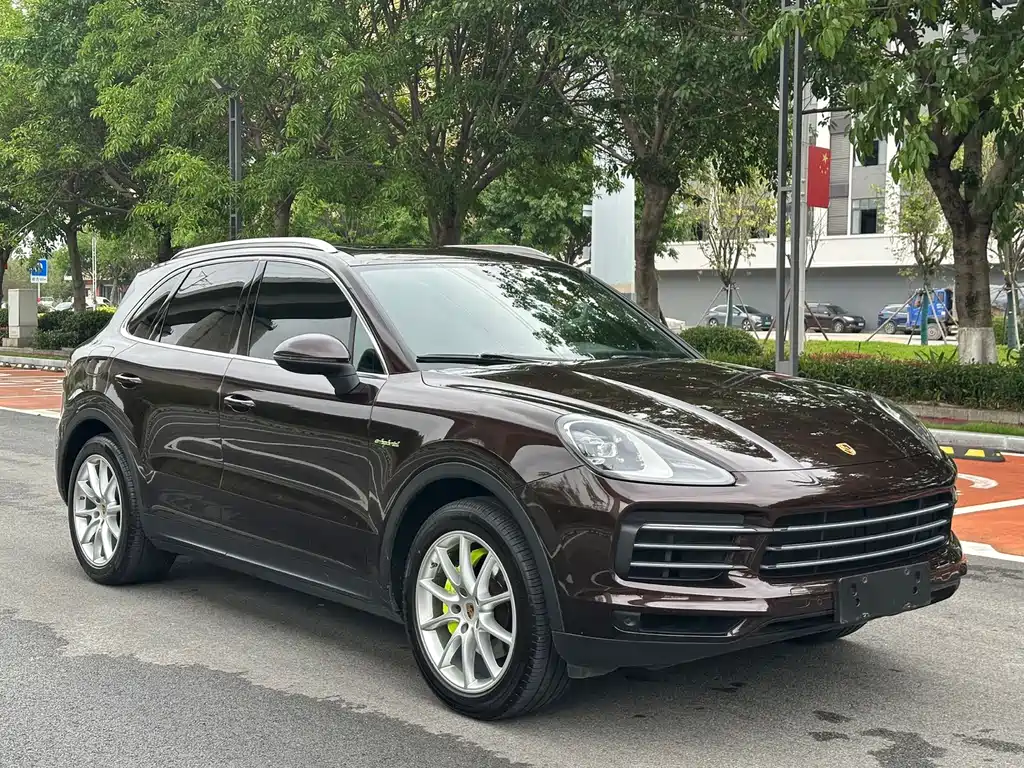 Porsche Cayenne Hybrid 2021 — фото 3