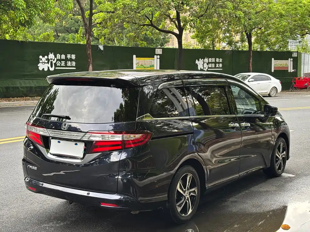 Honda Odyssey 2016 — фото 28