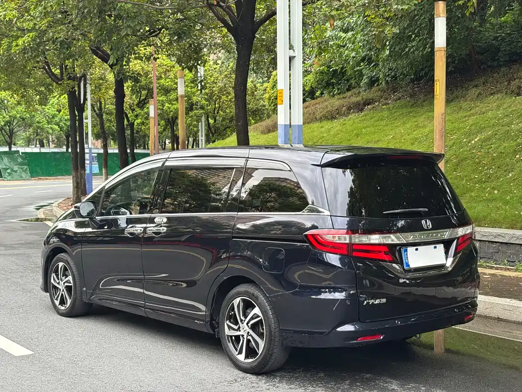 Honda Odyssey 2016 — фото 31