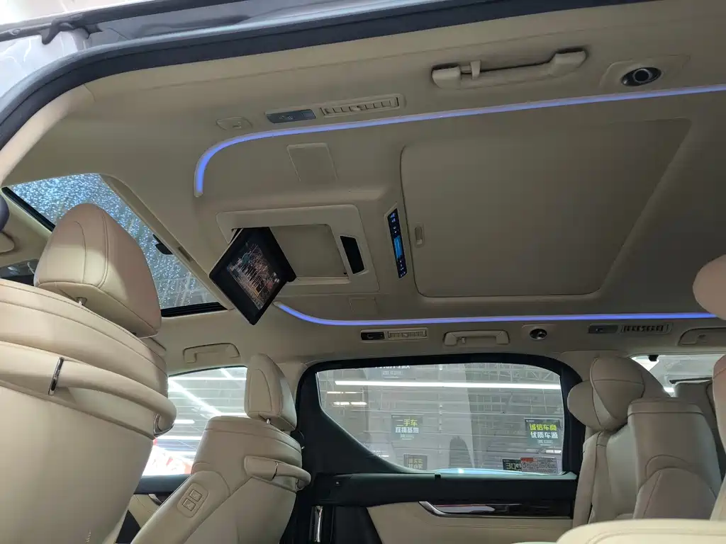 Toyota Alphard 2020 — фото 31