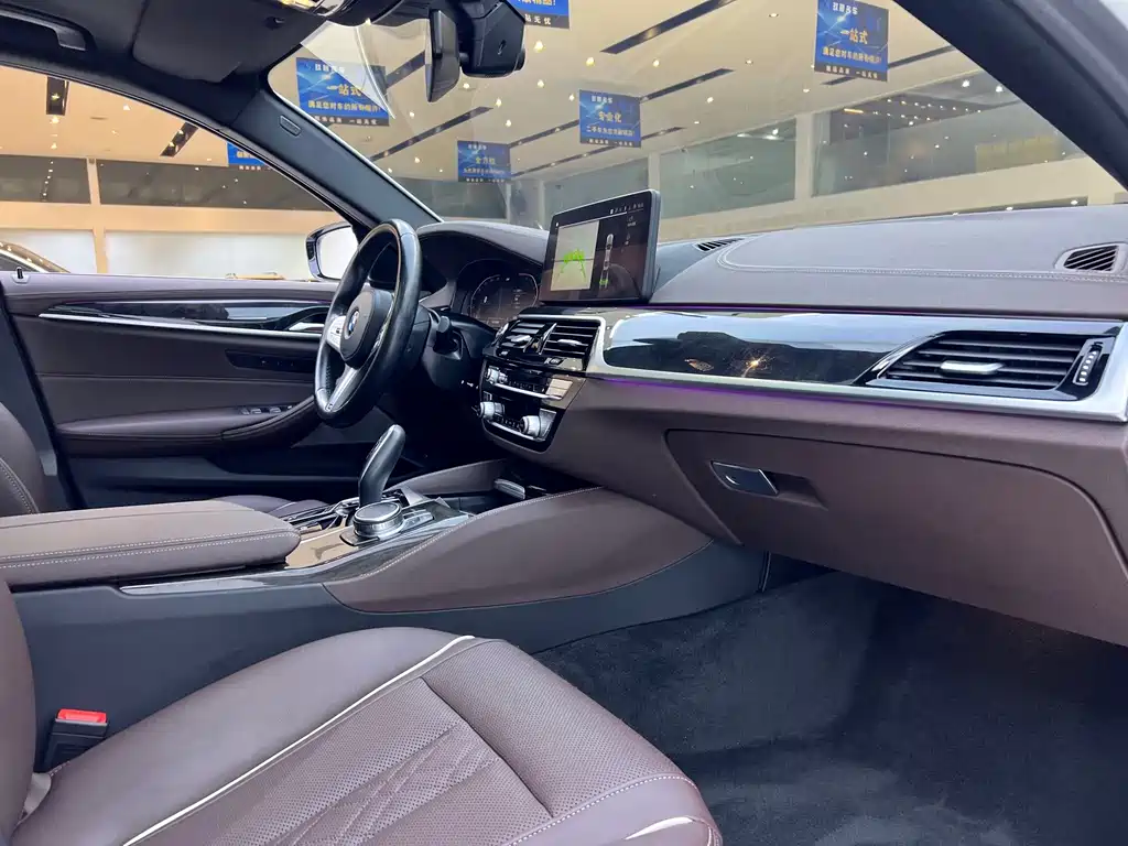 BMW 5 Series 2023 — фото 16