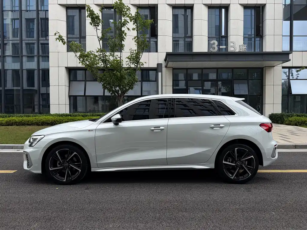 Audi A3 2023 — фото 27