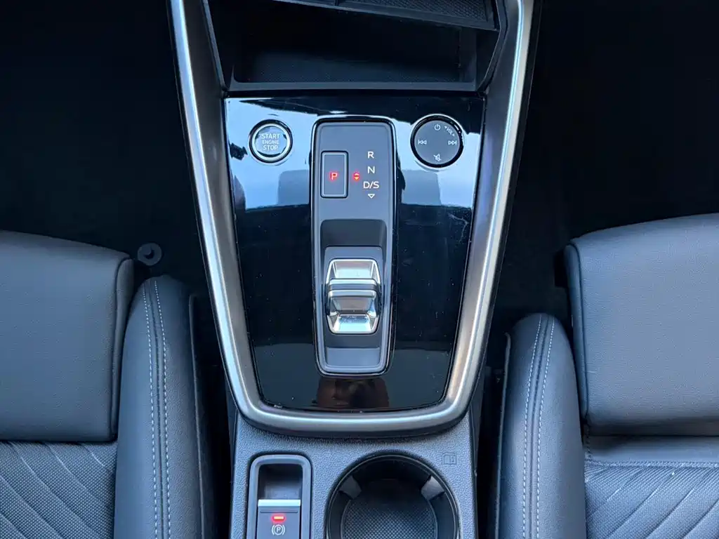 Audi A3 2023 — фото 13