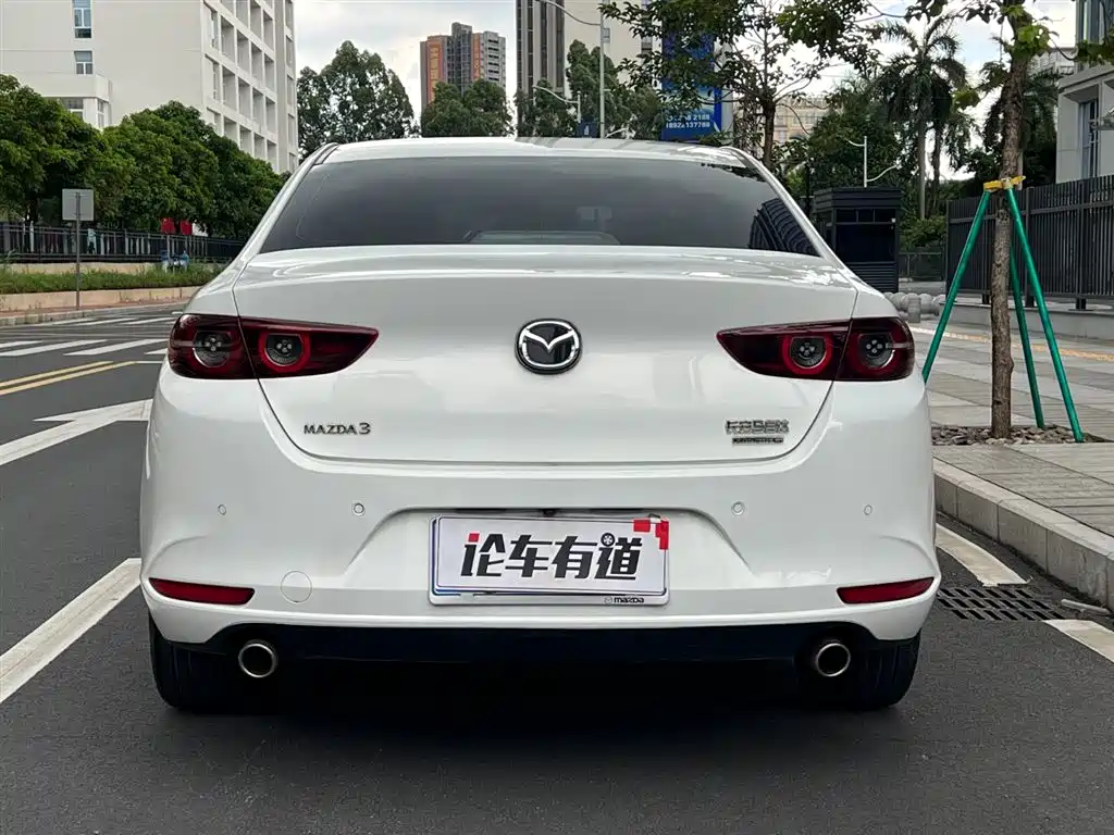 Mazda 3 Axela 2022 — фото 24
