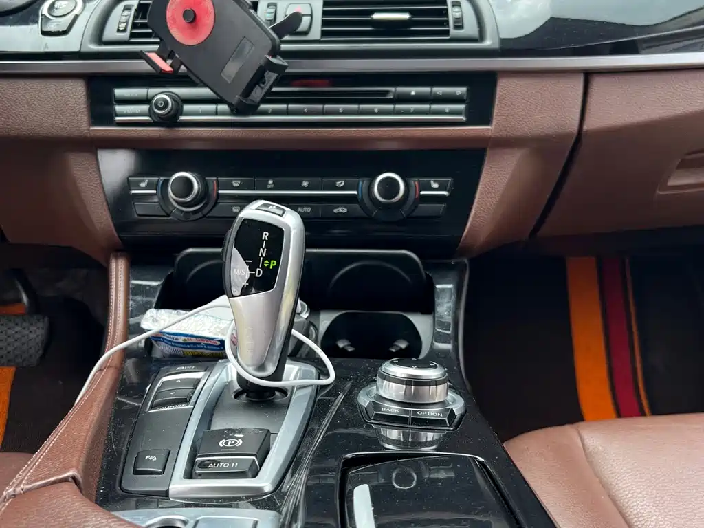 BMW 5 Series 2017 — фото 11