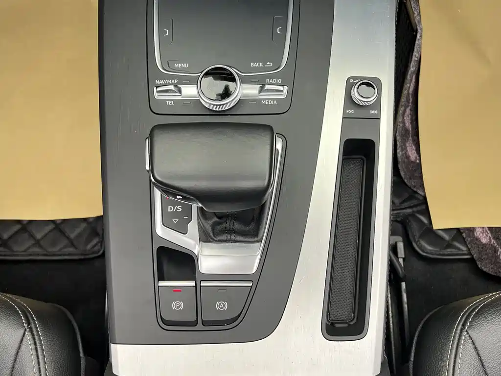 Audi Q5L 2020 — фото 26