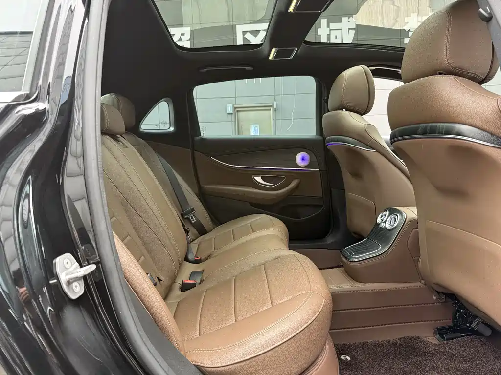 Mercedes-Benz E-Class 2023 — фото 11