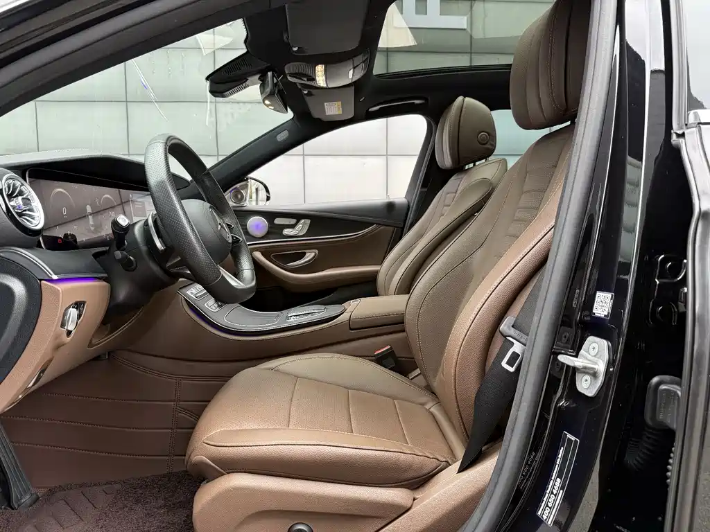 Mercedes-Benz E-Class 2023 — фото 13