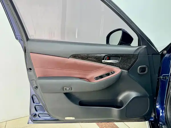 Toyota Crown 2019