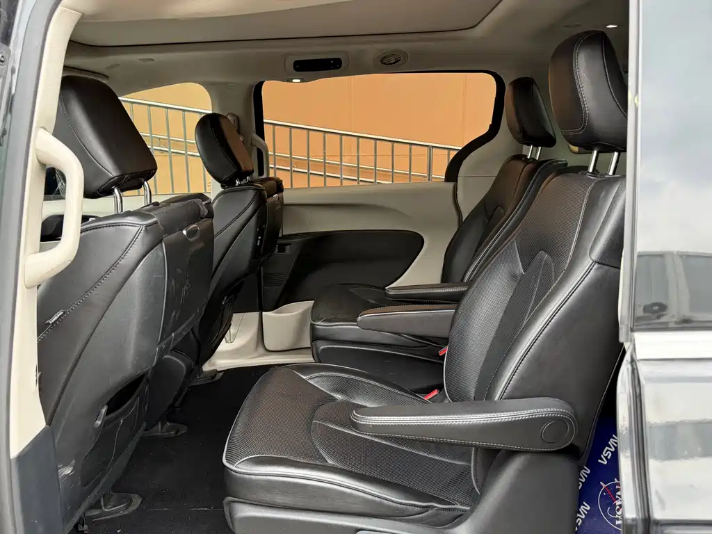 Chrysler Grand Voyager PHEV 2021 — фото 4