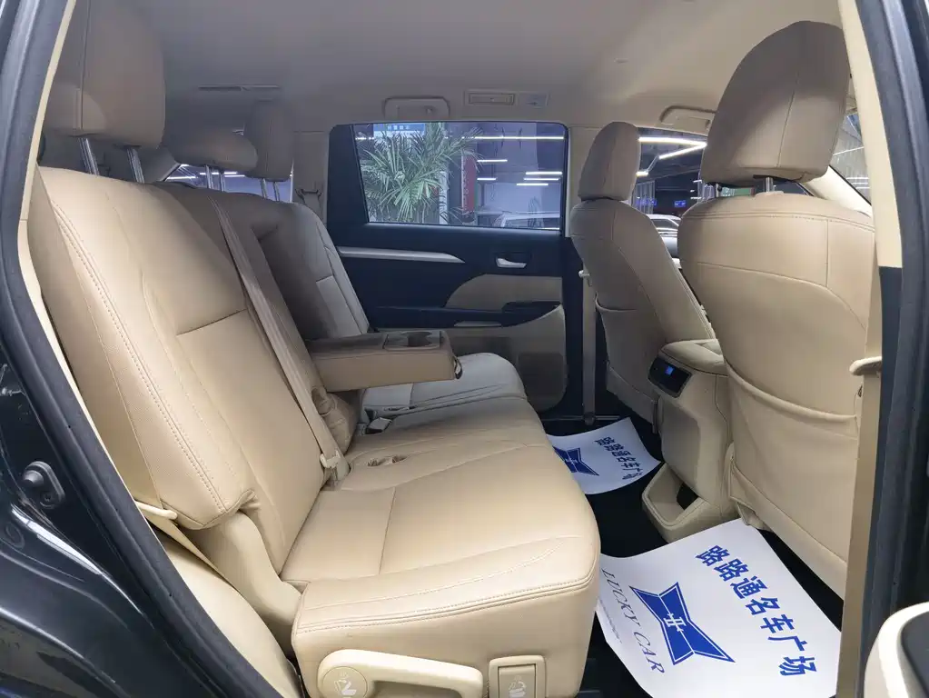 Toyota Highlander 2018 — фото 9