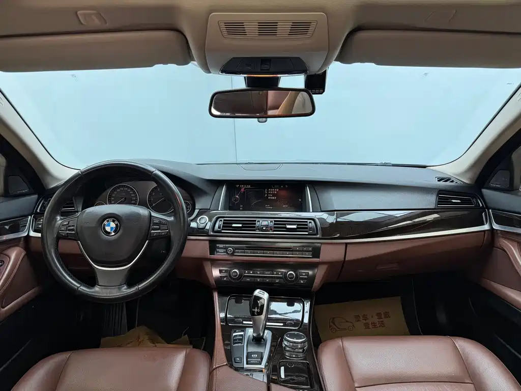 BMW 5 Series 2015 — фото 19