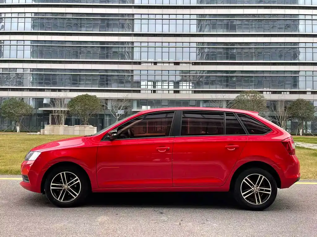 Skoda Rapid Spaceback 2018 — фото 4